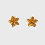 Load and play video in Gallery viewer, Aloha Flower Stud Earrings 24K Gold Vermeil
